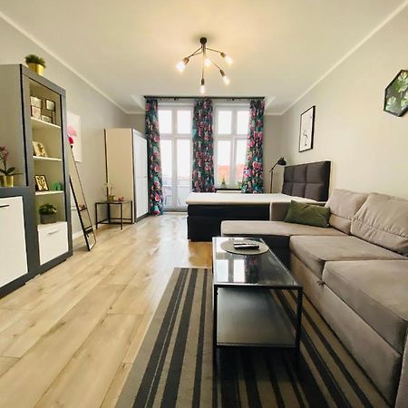 אופולה Apartament Flaming Z Balkonem - Scisle Centrum Naprzeciwko Pkp I Pks - Self Check In - Darmowy Parking - Pozne Wymeldowanie - Wystawiamy Fv מראה חיצוני תמונה